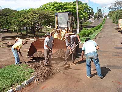 Prefeitura de Andirá avança operação tapa buraco